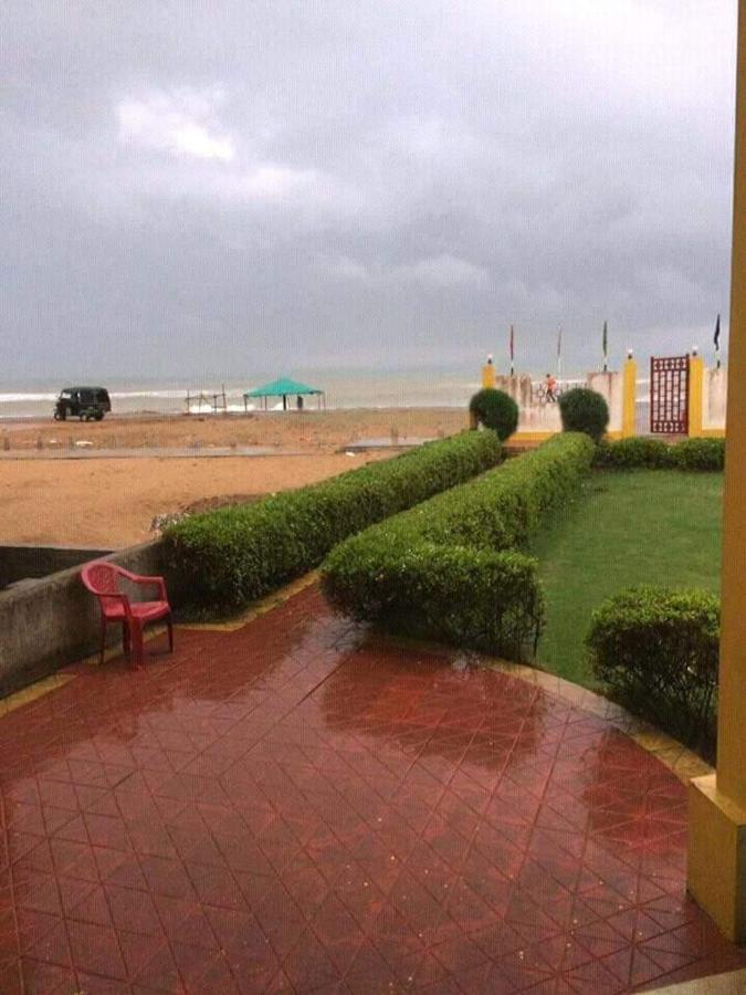 Golden Dust Hotel Puri Exterior photo
