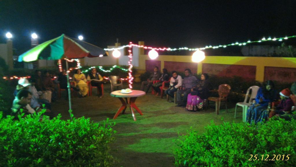 Golden Dust Hotel Puri Exterior photo
