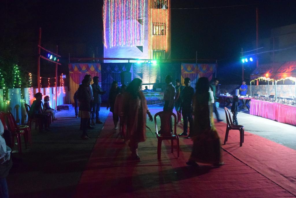 Golden Dust Hotel Puri Exterior photo