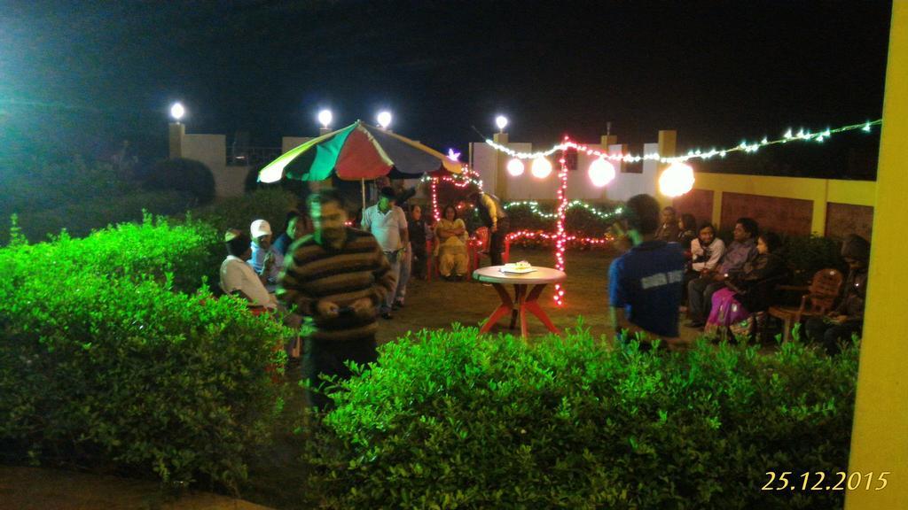 Golden Dust Hotel Puri Exterior photo