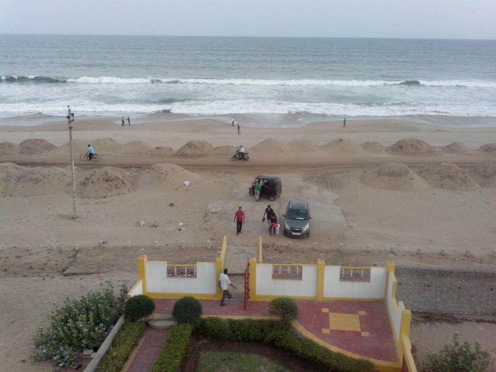 Golden Dust Hotel Puri Exterior photo