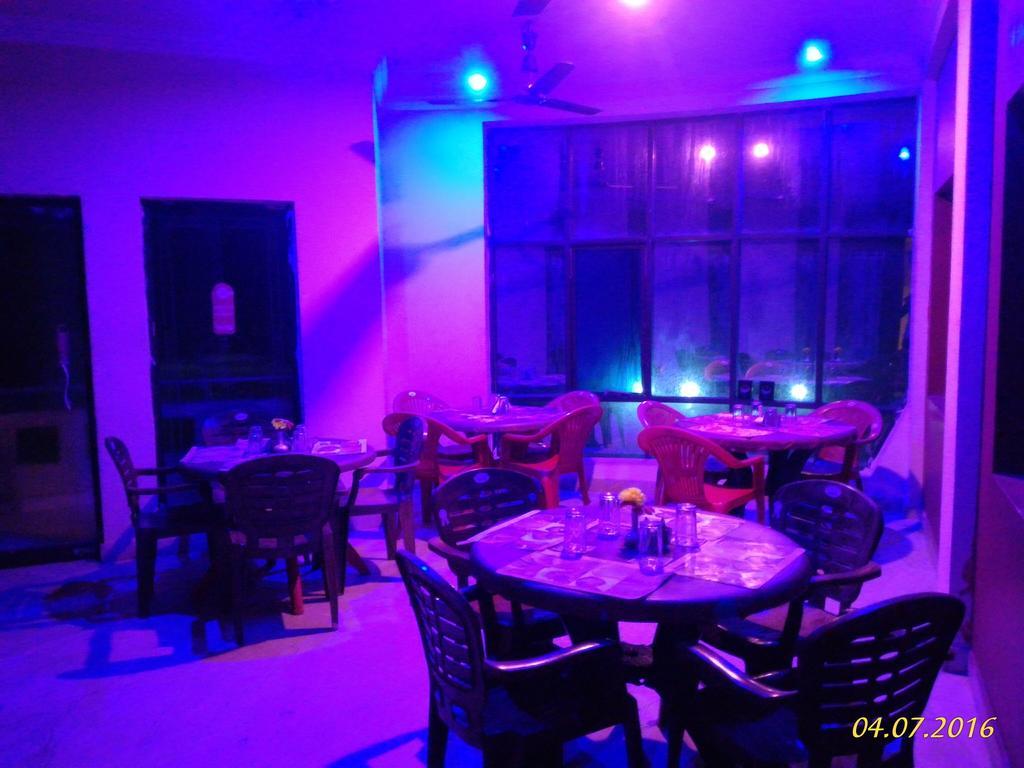 Golden Dust Hotel Puri Exterior photo