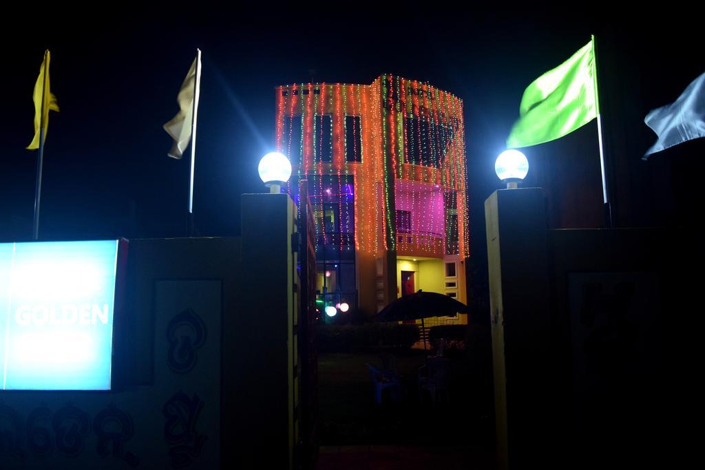 Golden Dust Hotel Puri Exterior photo