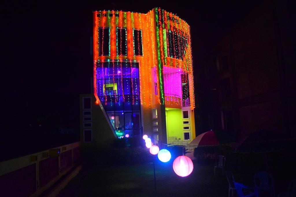 Golden Dust Hotel Puri Exterior photo