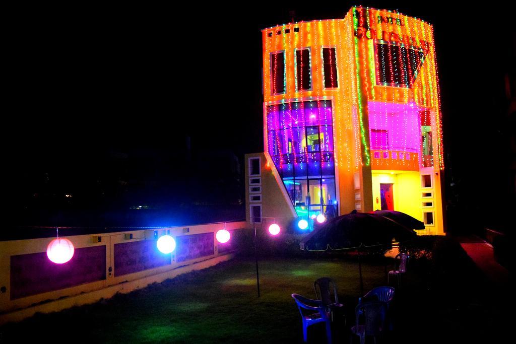 Golden Dust Hotel Puri Exterior photo