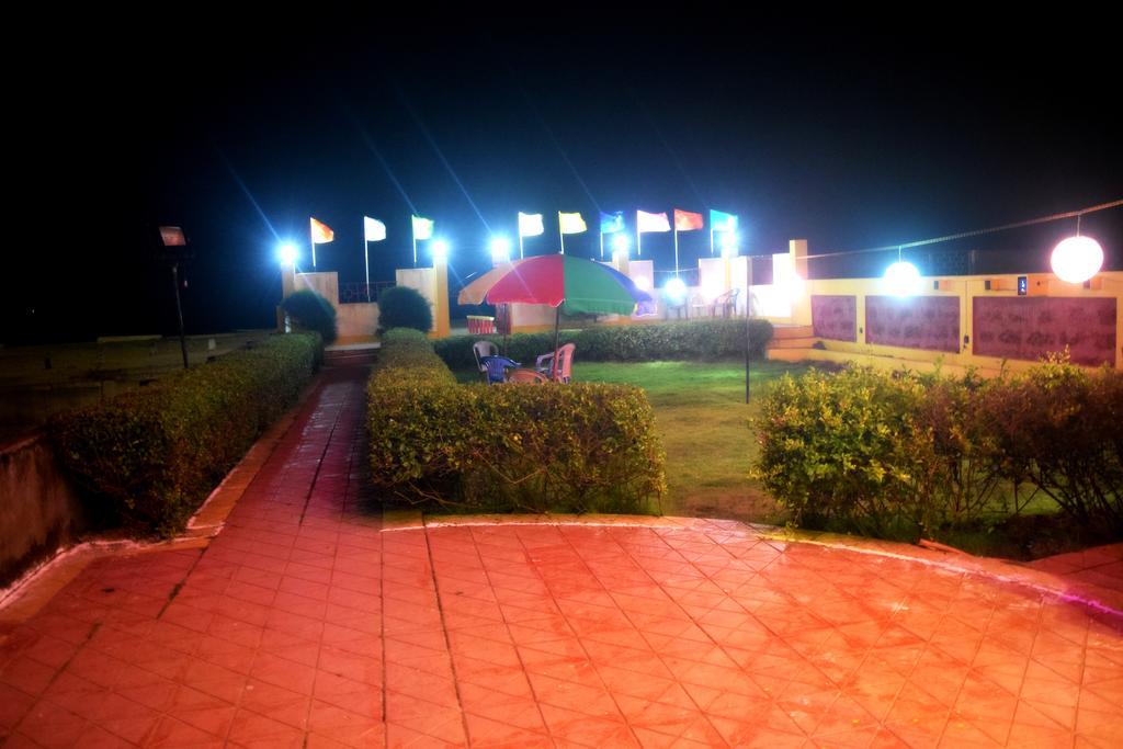 Golden Dust Hotel Puri Exterior photo